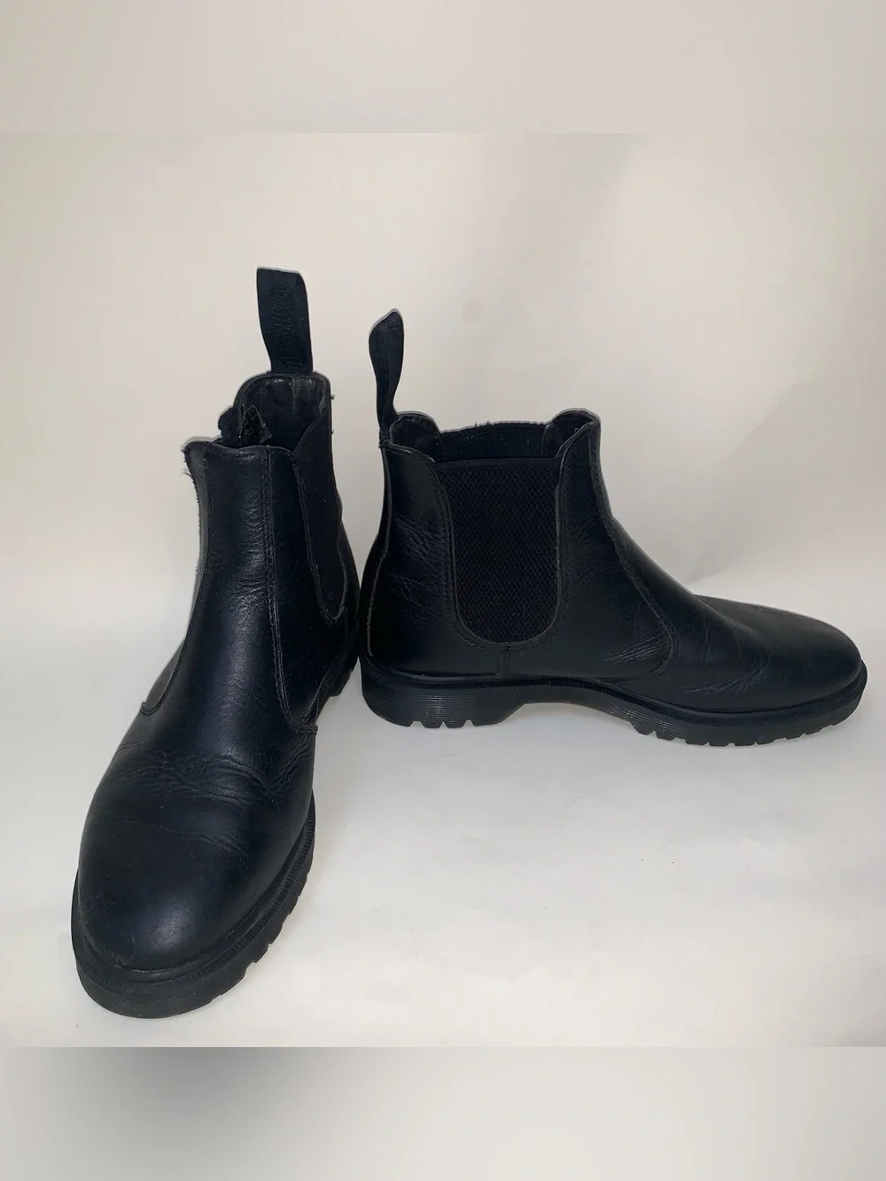 Doc Martens 2976 Chelsea Boots Black Leather Pull On Mens 9 Womens 10 US Emo